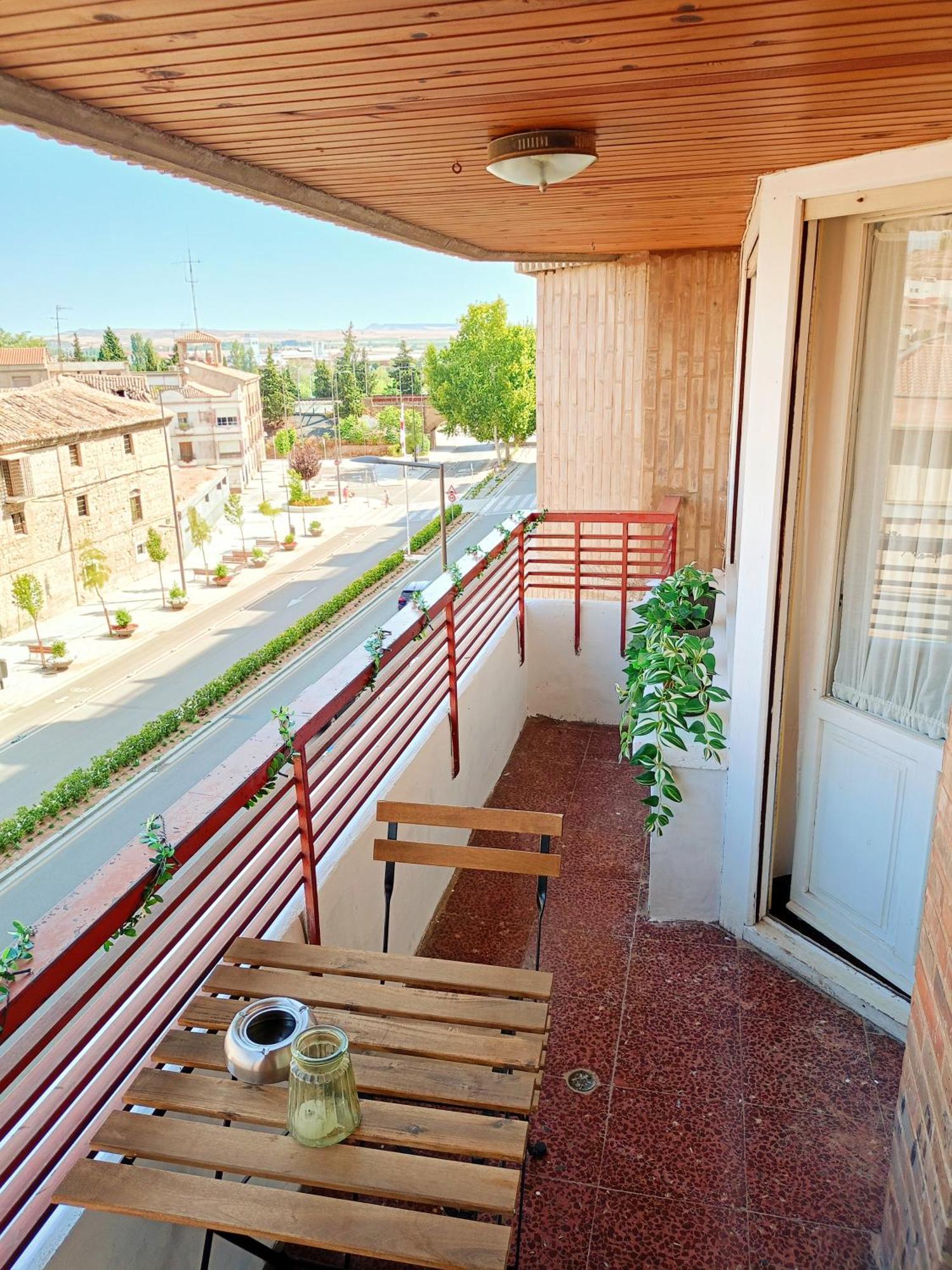 Pension Las Hojas Tudela Exterior photo