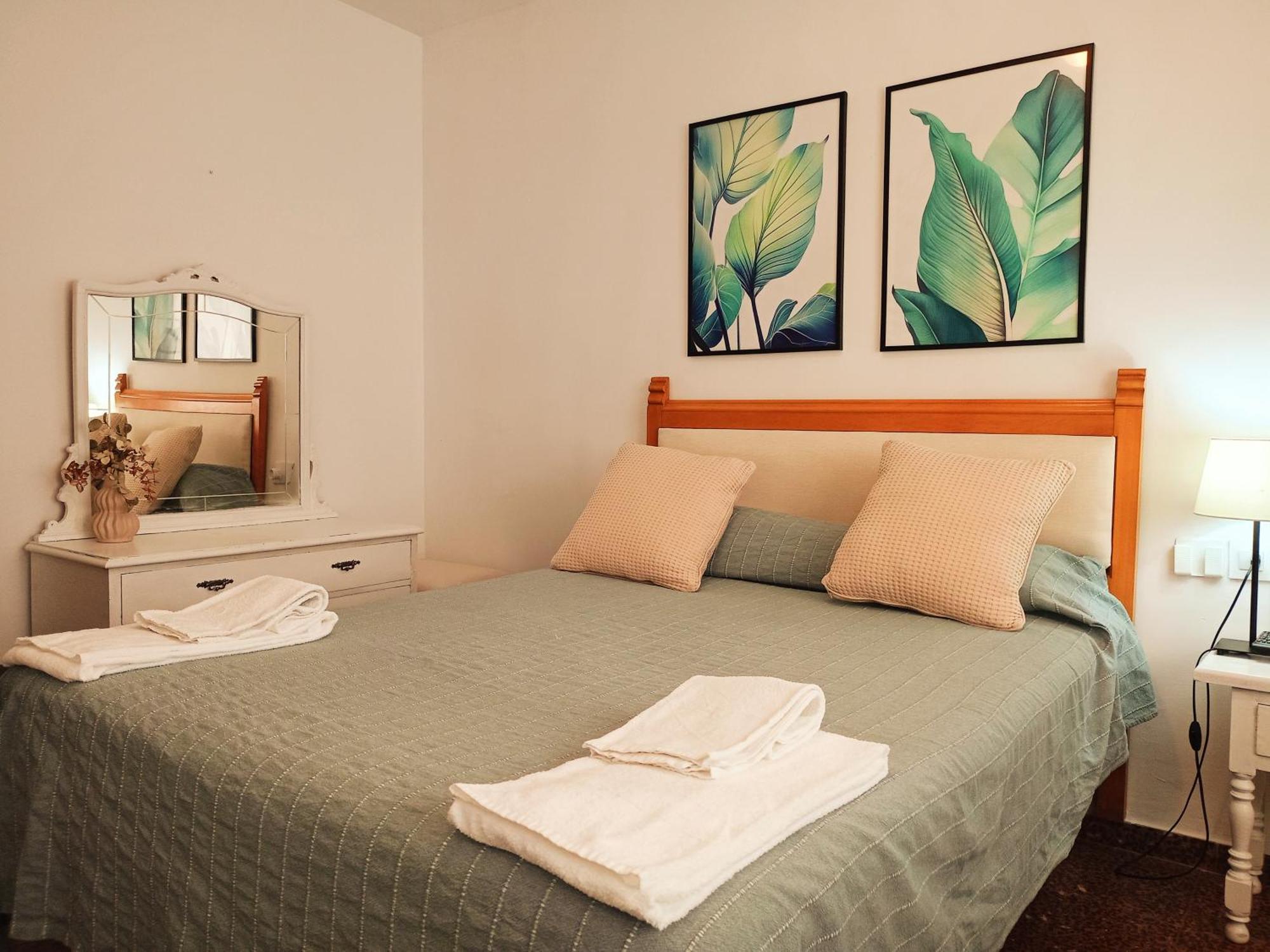 Pension Las Hojas Tudela Exterior photo